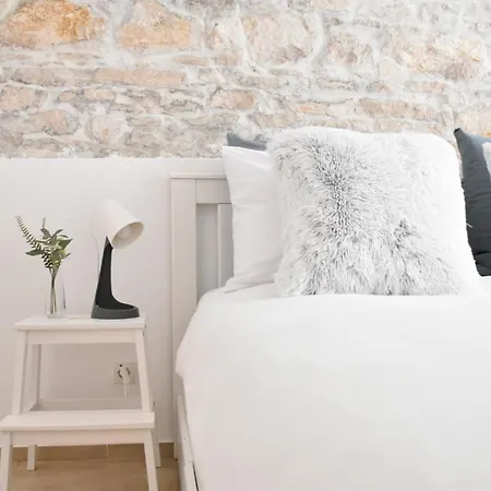 Studio Una Apartment